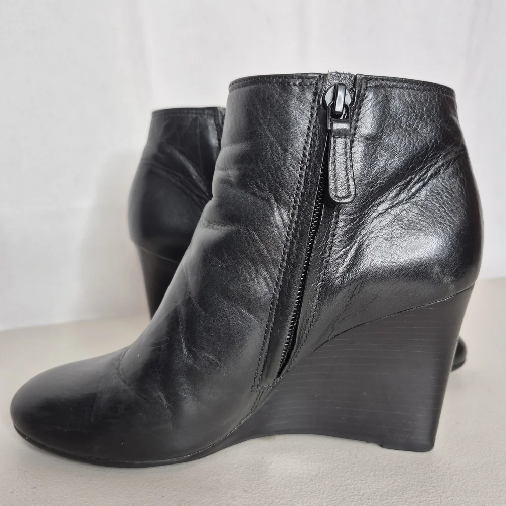 Tory Burch Lowell Leather Wedge Ankle Boots - Size 5.5